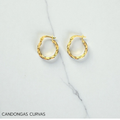 Yellow gold curve hoop earring