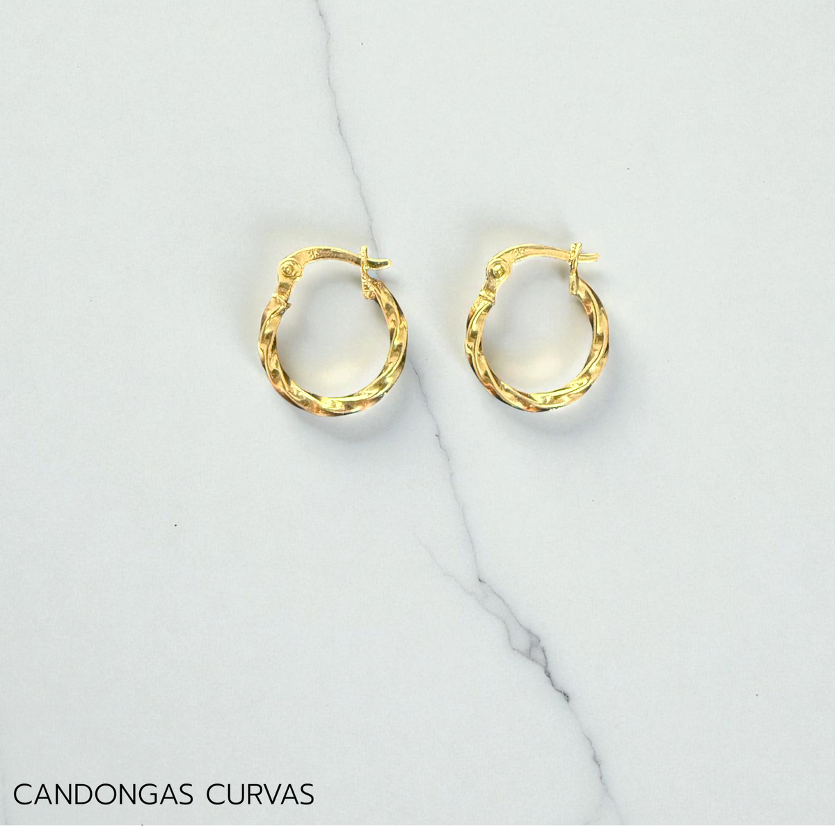 Yellow gold curve hoop earring