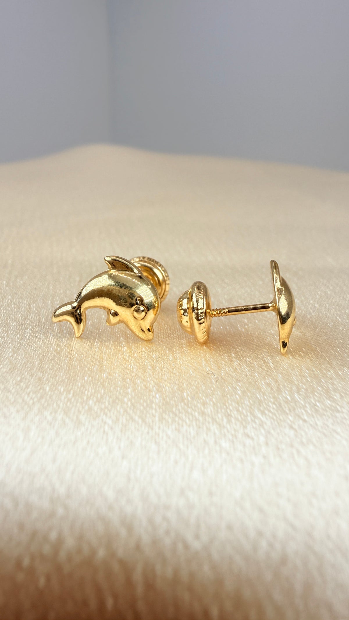 Yellow gold dolphin earring