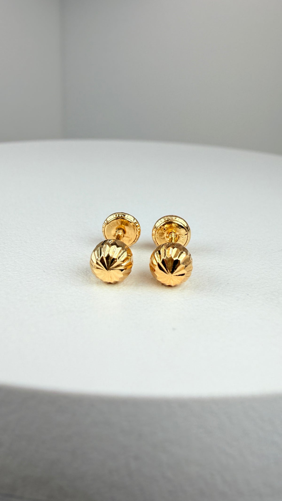 Diamond-cut yellow gold ball earring #4