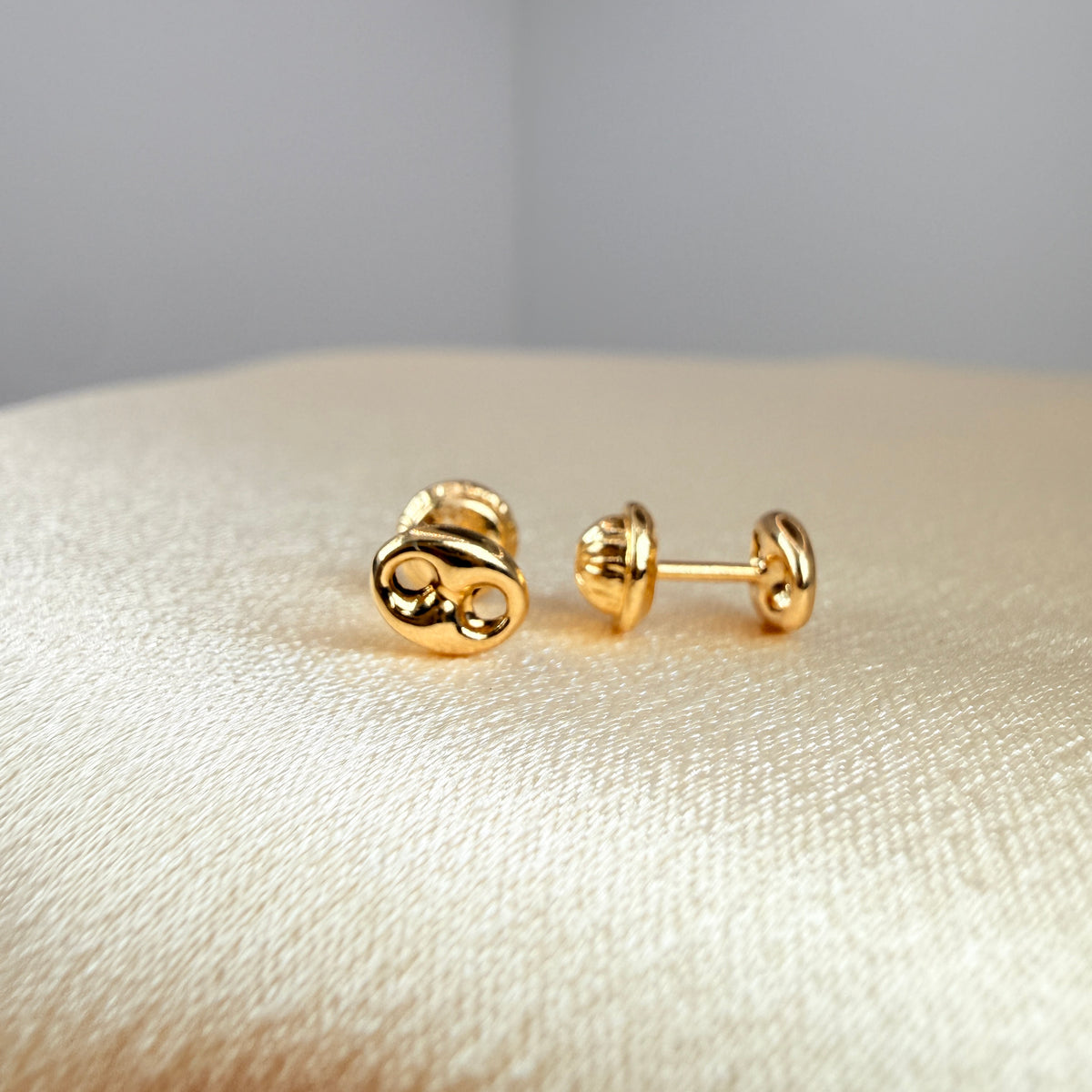 Yellow gold GC stud earring