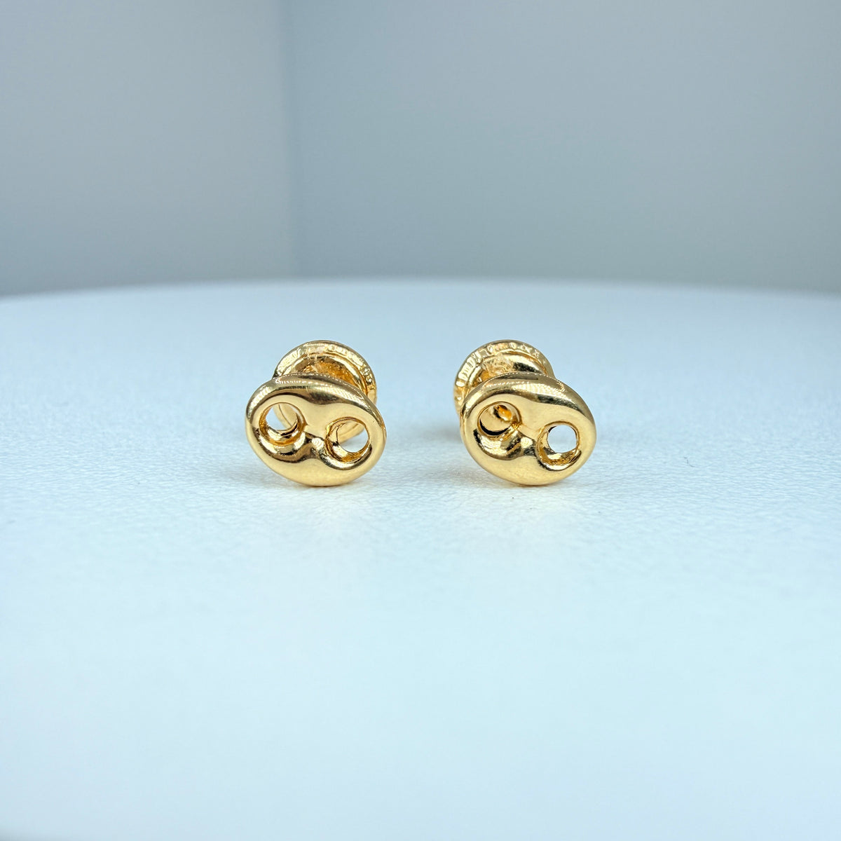 Yellow gold GC stud earring