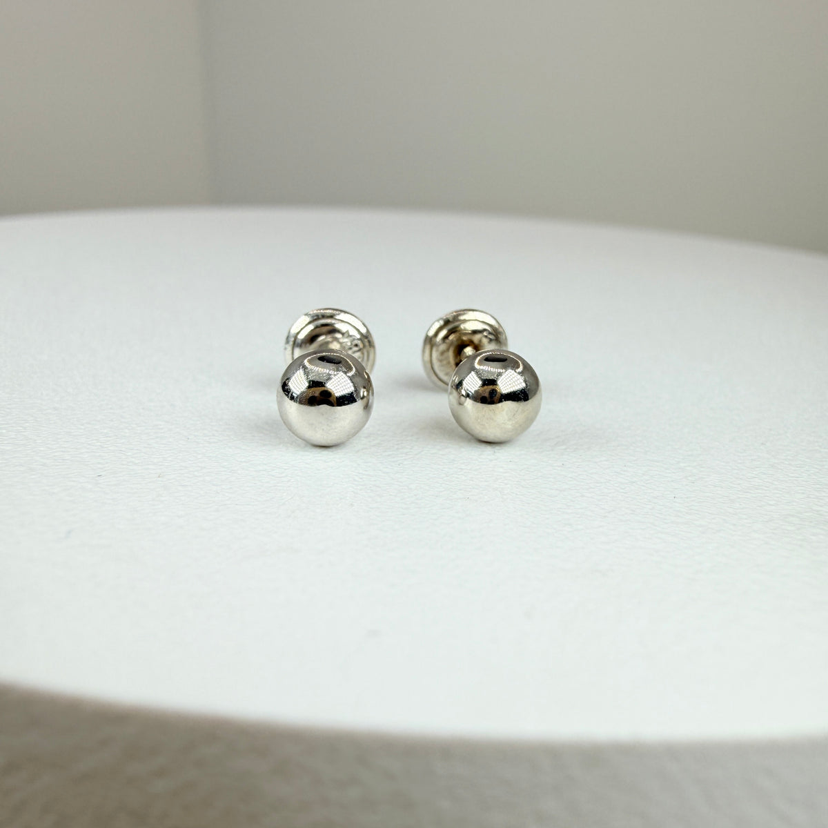 White gold ball stud earring