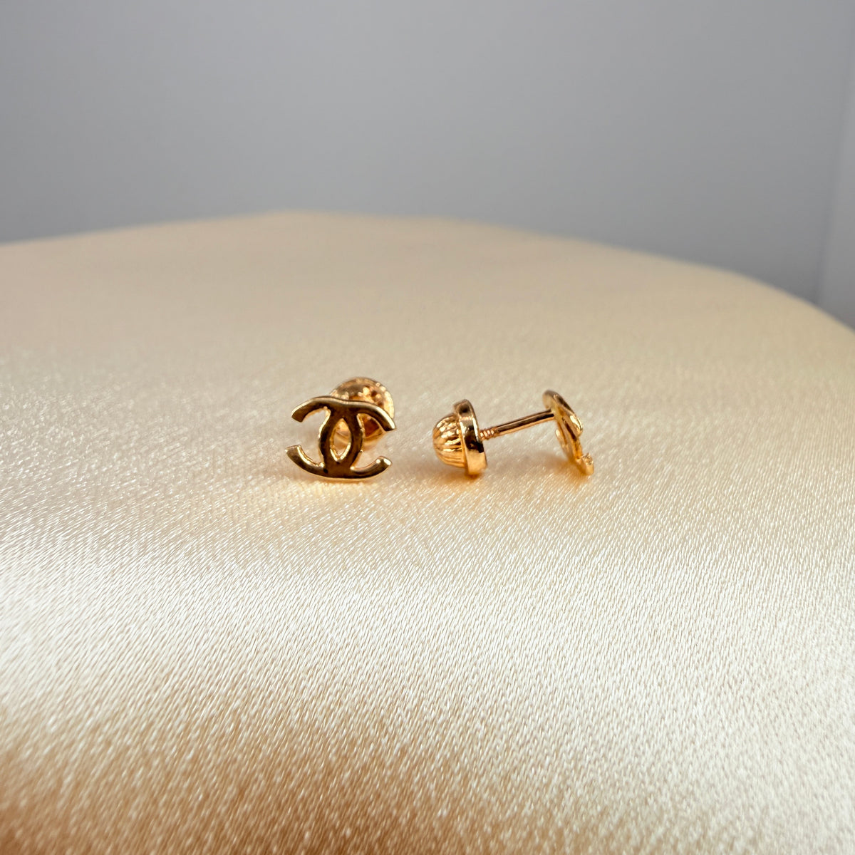Yellow gold GC stud earring