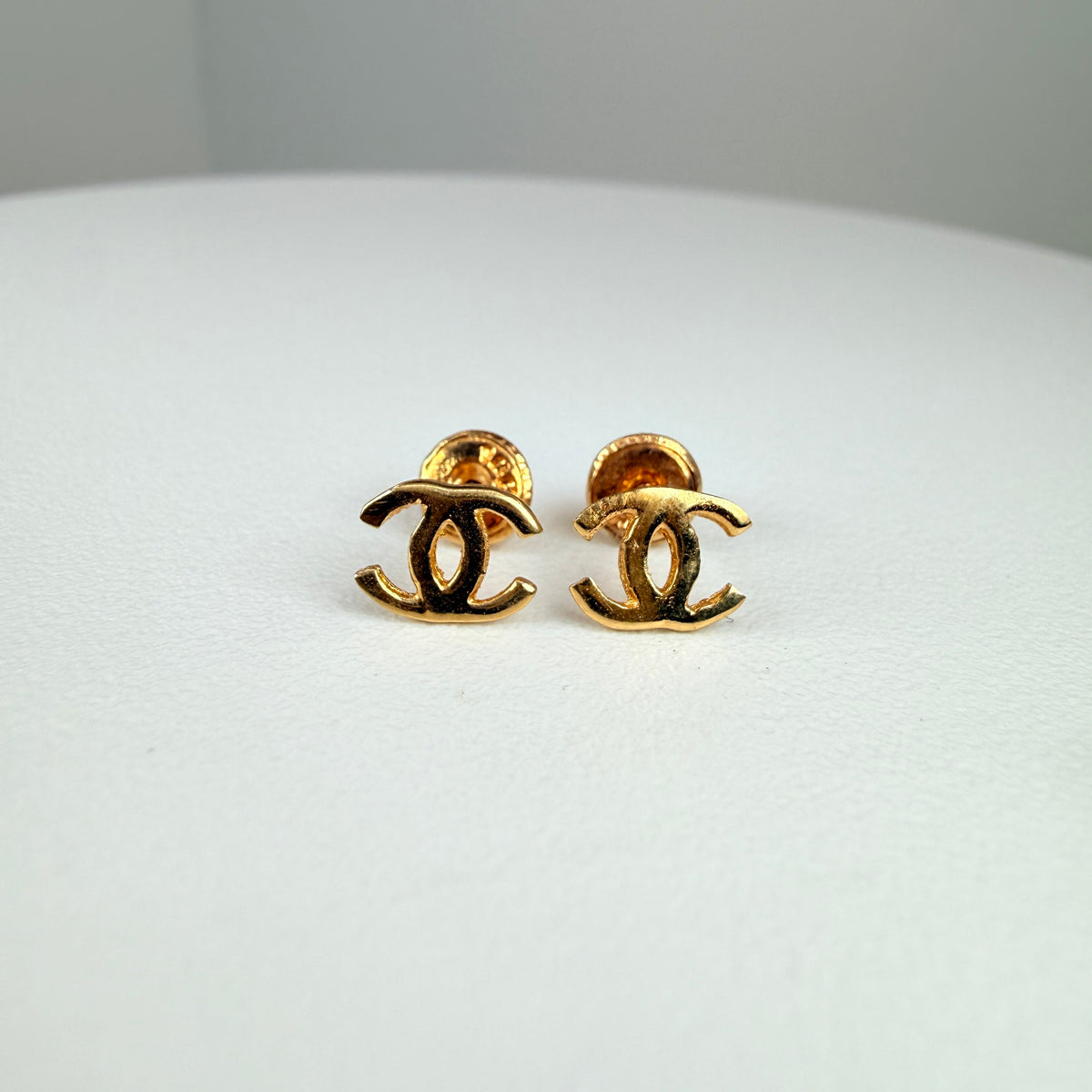 Yellow gold GC stud earring