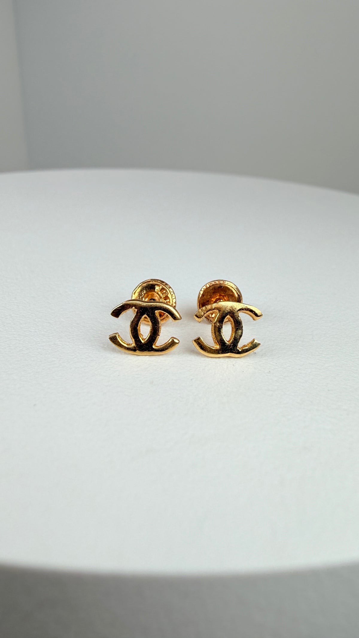 Yellow gold GC stud earring
