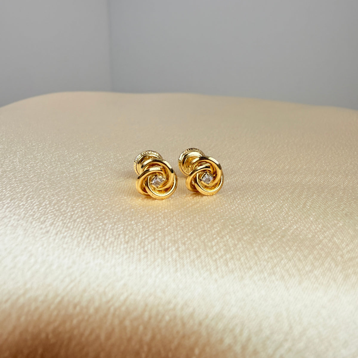 Yellow Gold Rose stud earring with zircon