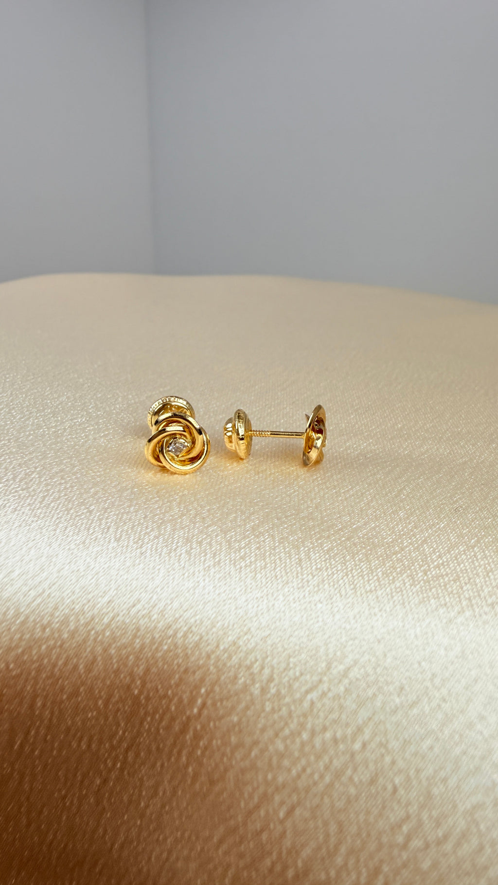 Yellow Gold Rose stud earring with zircon