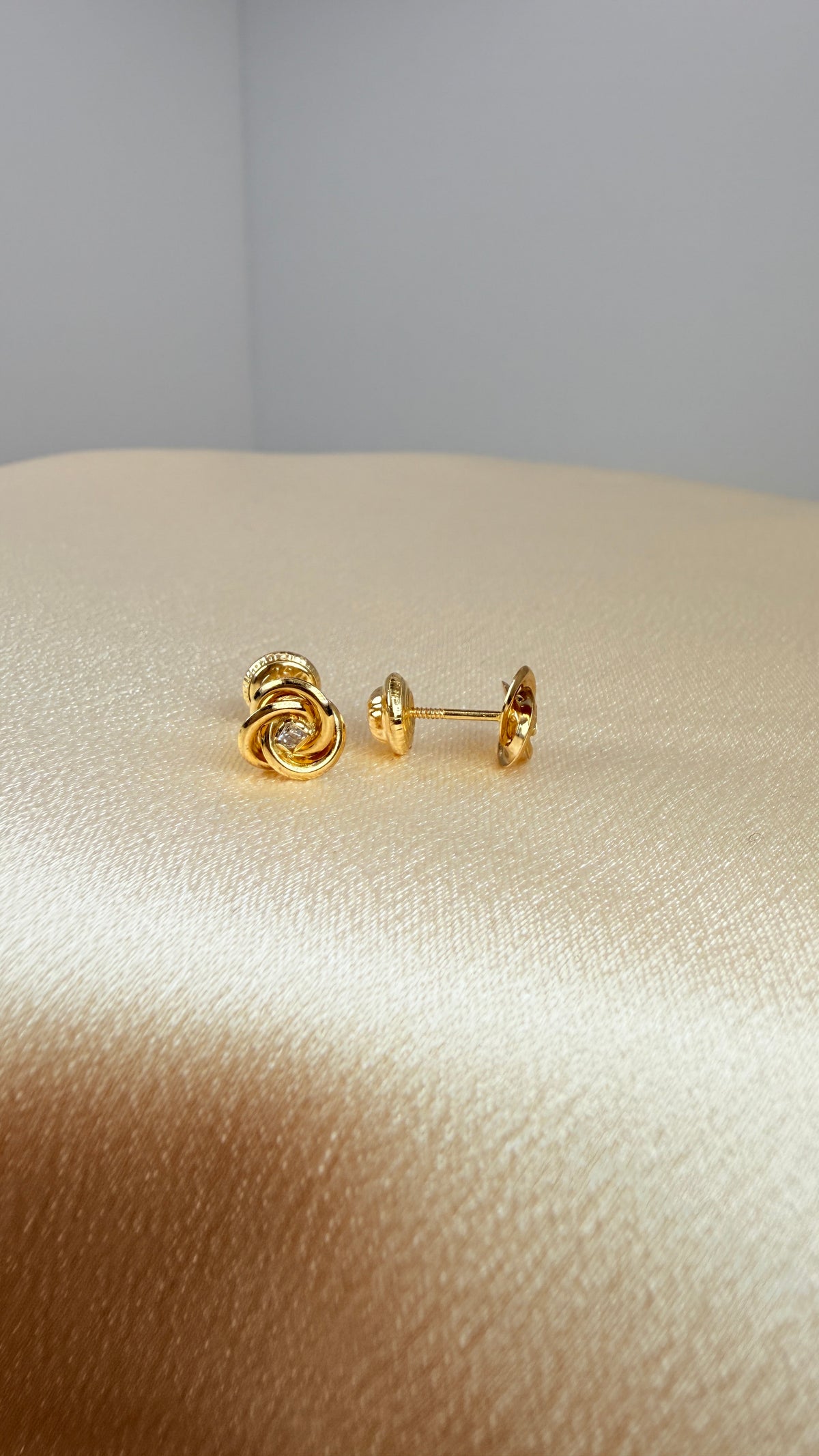 Yellow Gold Rose stud earring with zircon