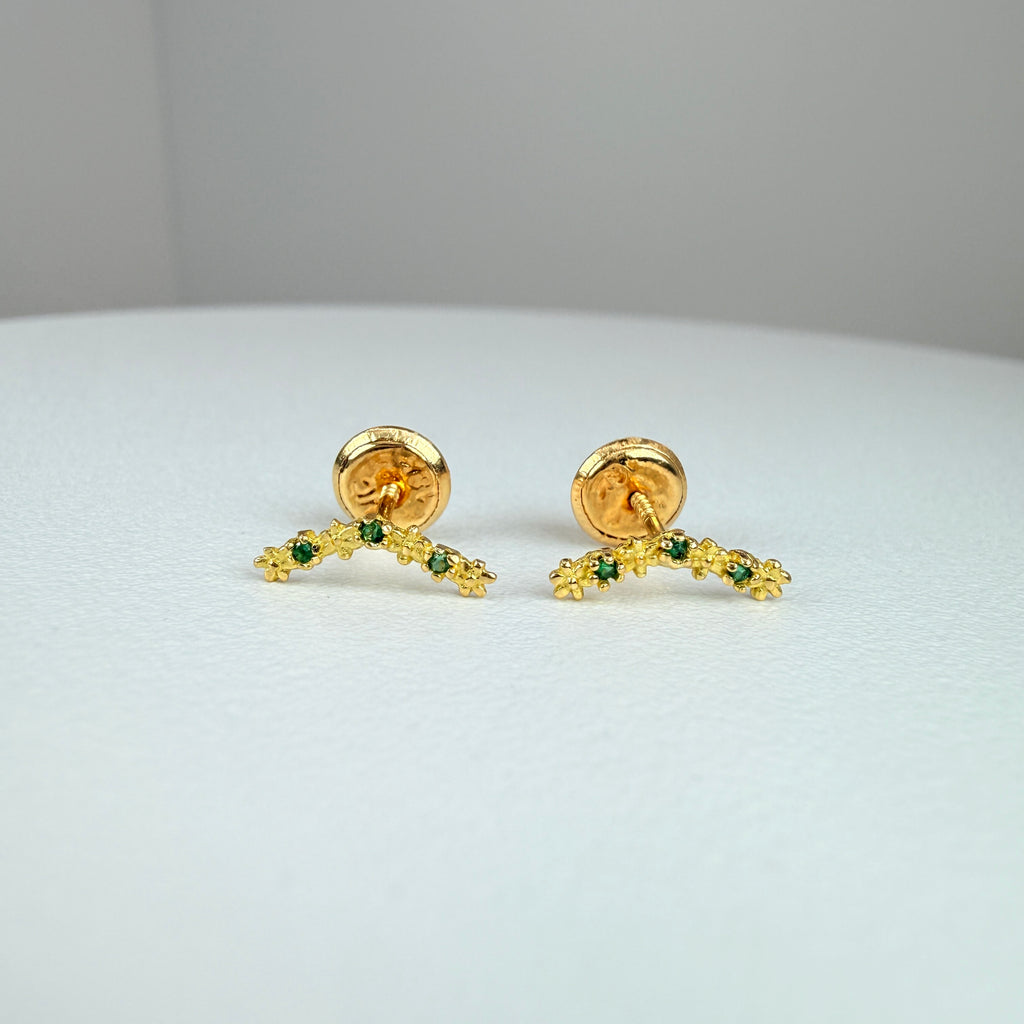 Yellow gold ear jacket earring with flowers and green zircon