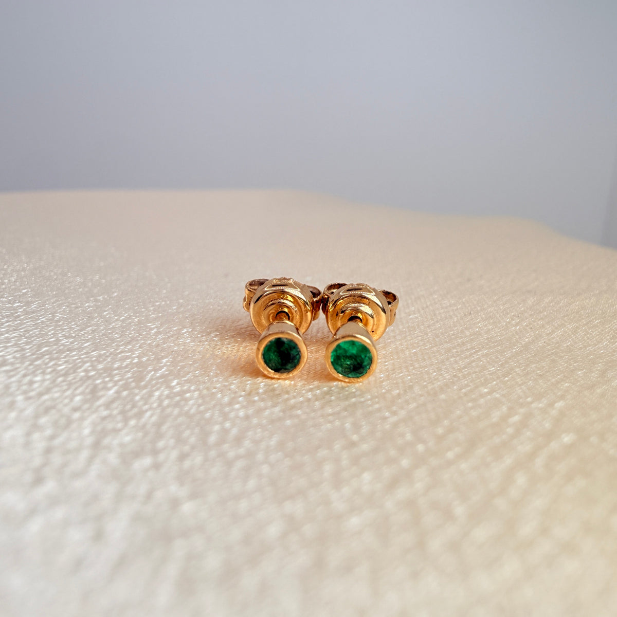 Yellow gold emerald earring #1