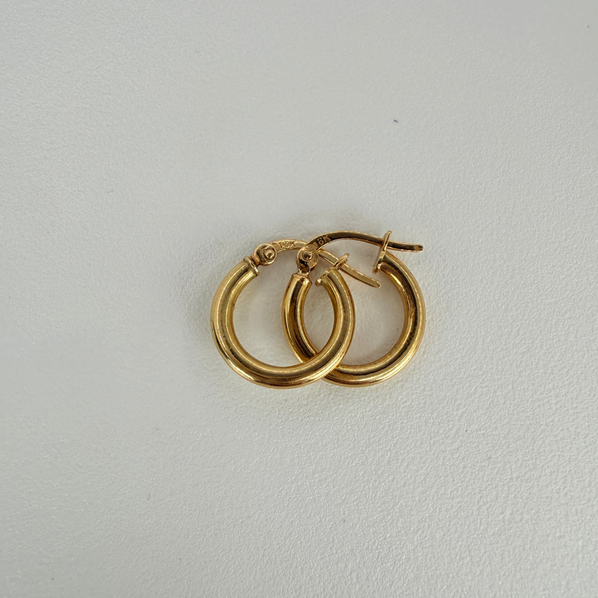 Yellow gold classic hoop earring