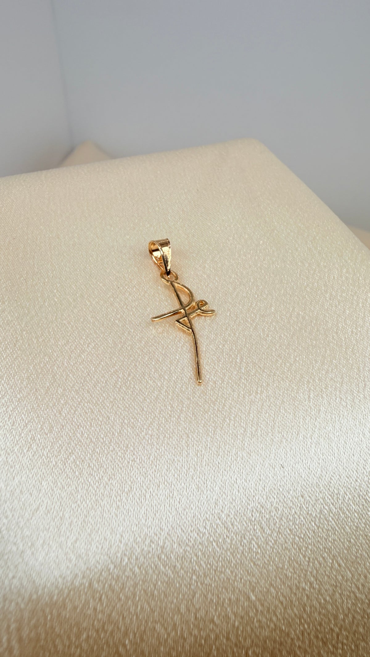 Yellow gold Faith pendant