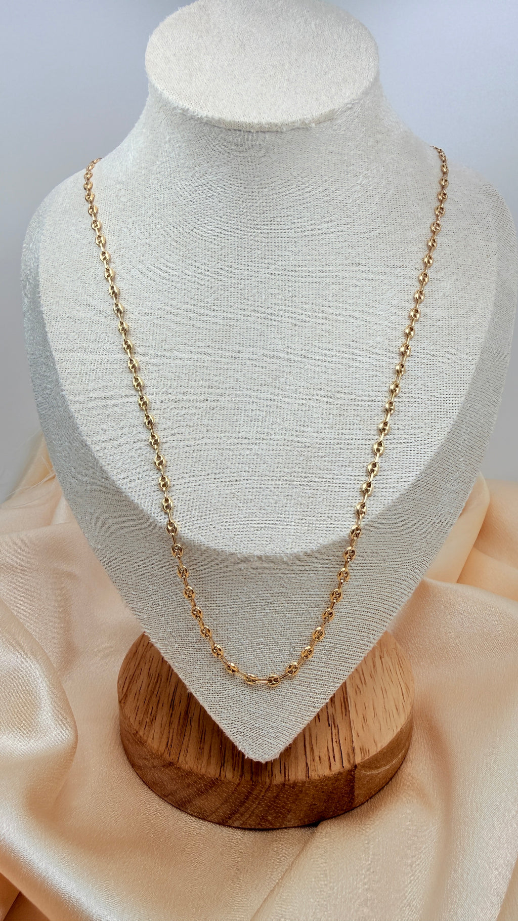 Yellow gold mariner link chain necklace