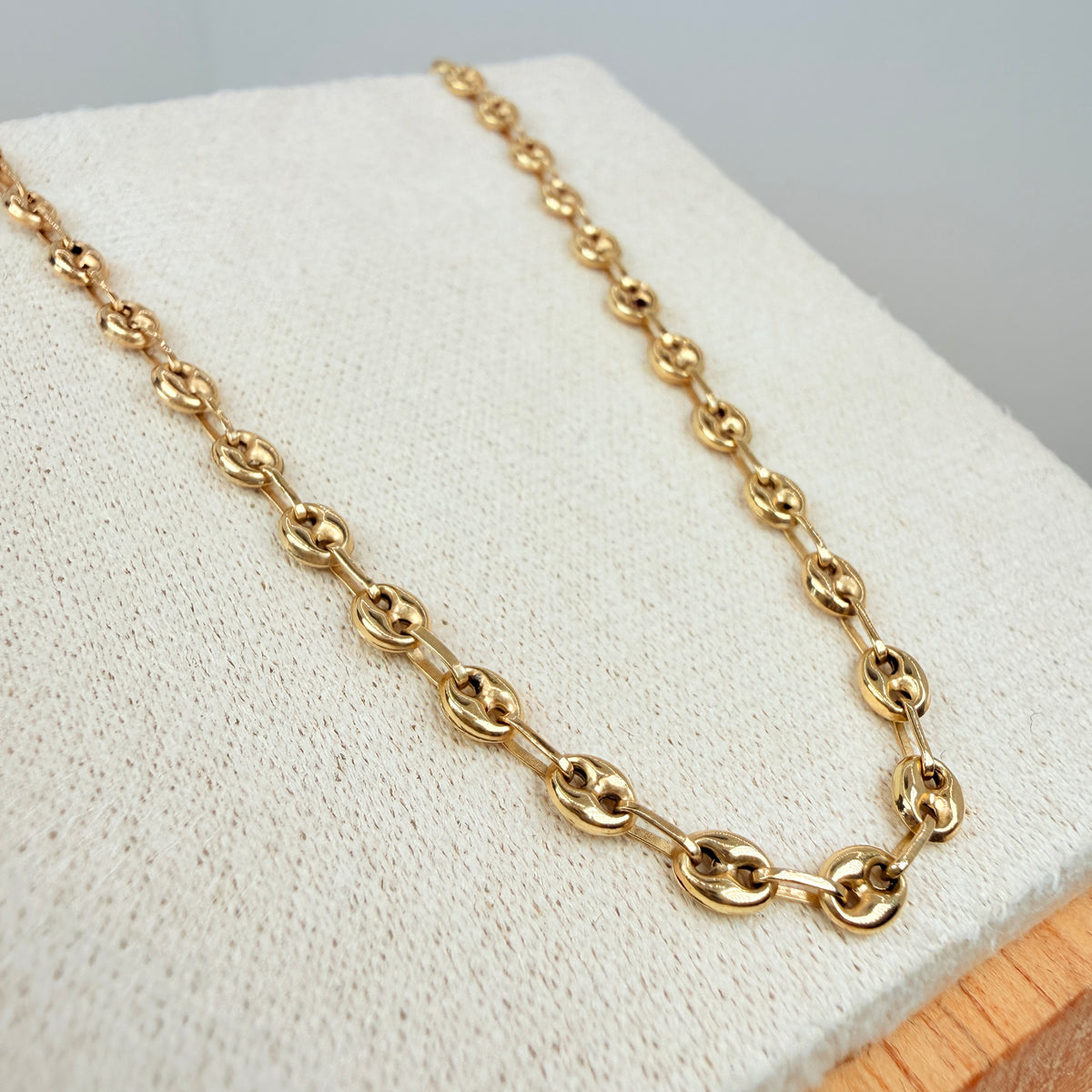 Yellow gold mariner link chain necklace